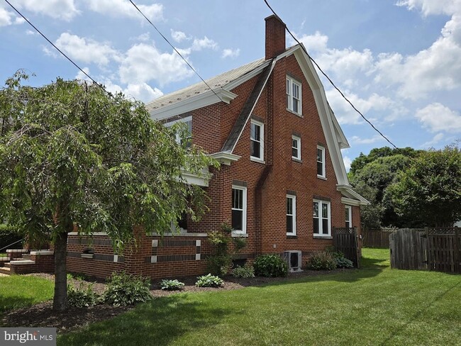 Photo - 240 S Holliday St