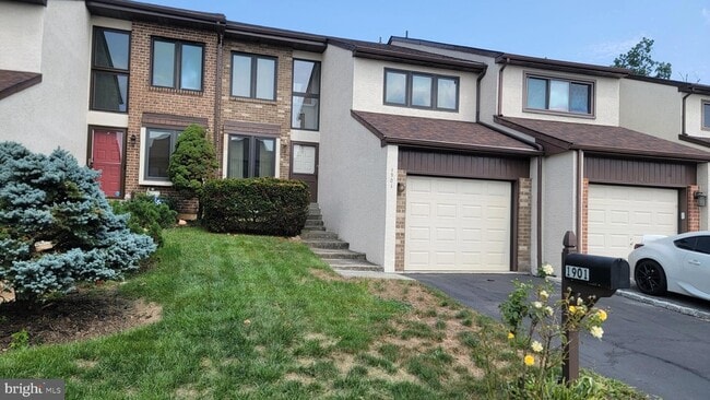 Photo - 1901 Monroe Ln