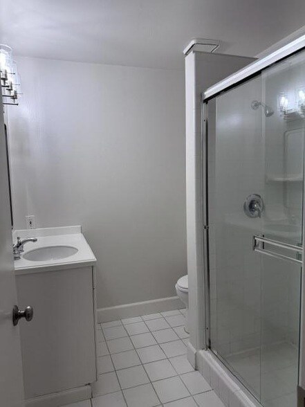 Photo - 802 Juno Ln