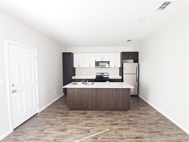 Photo - 811 E Starr Rd Unit D