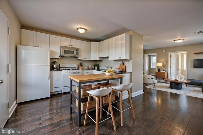 Photo - 443 Fairmount Ave