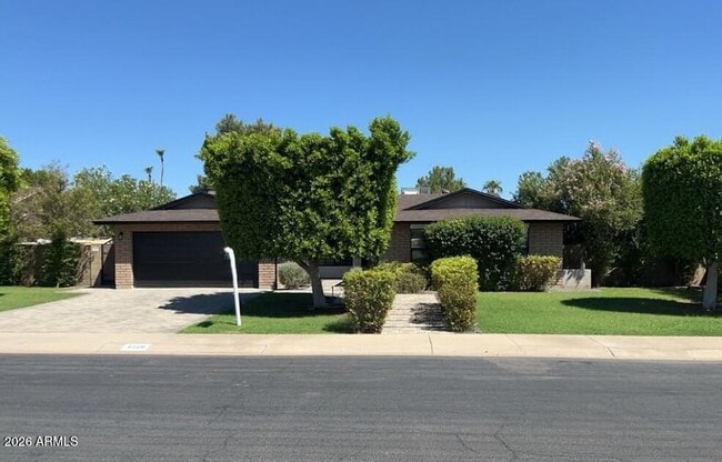 Building Photo - 6110 E Blanche Dr