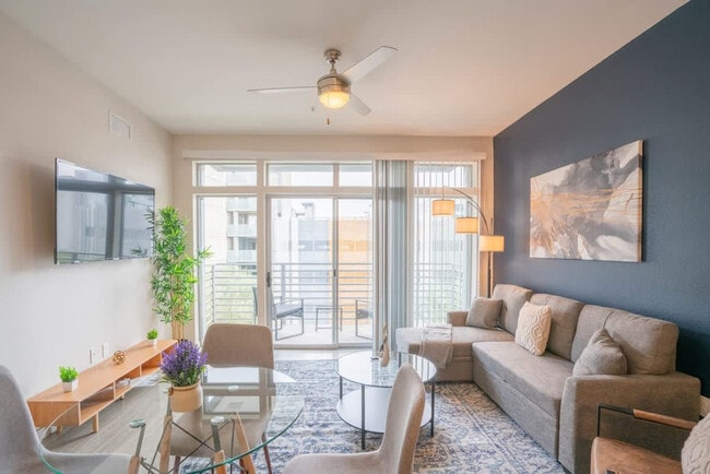 Building Photo - 295 E Roosevelt St Unit ID1263016P