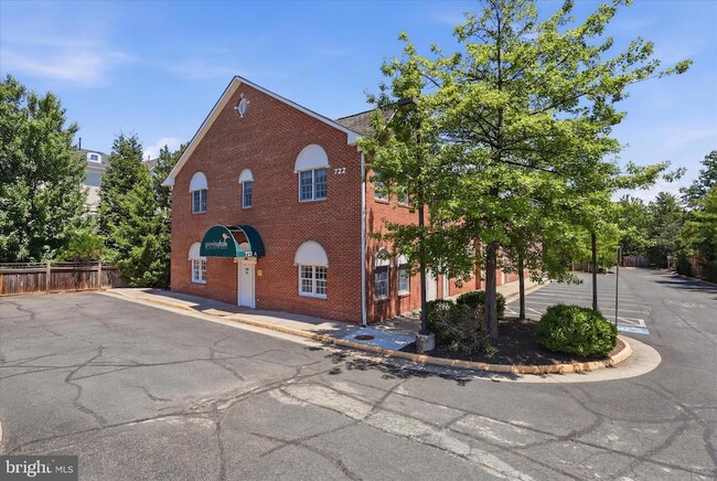 Photo - 722 Grant St