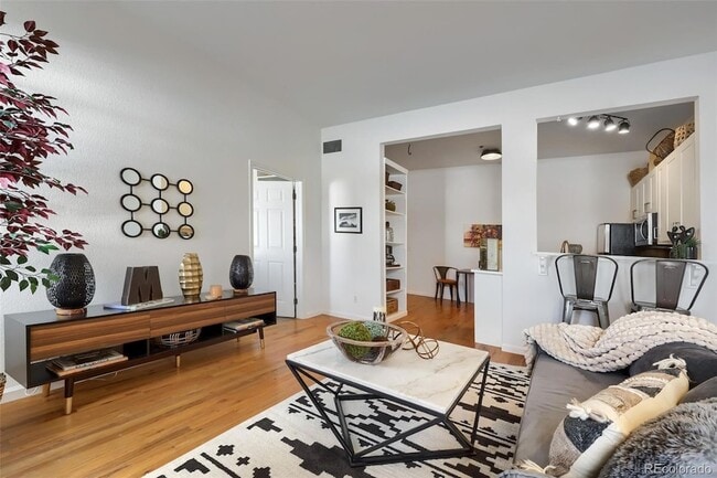 Photo - 1425 N Washington St Unit 302