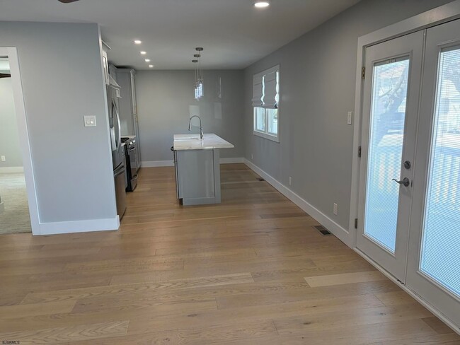 Photo - 437 Berkshire Dr