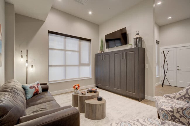 Photo - 110 W Beall St Unit FL1-ID1339963P