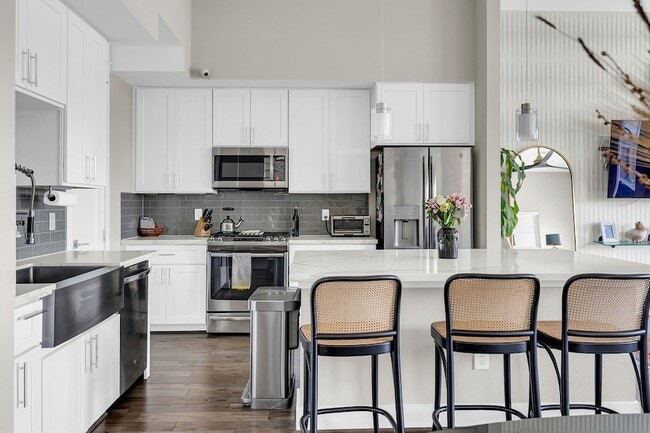 Photo - 806 Thornton Rd