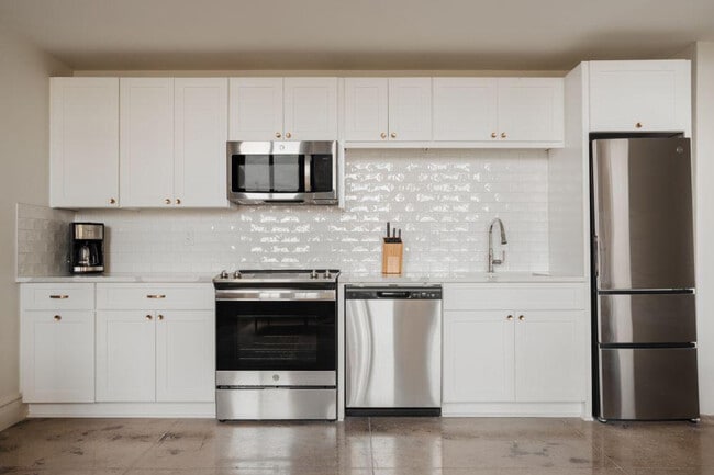 Photo - 505 E Travis St Unit ID1267125P