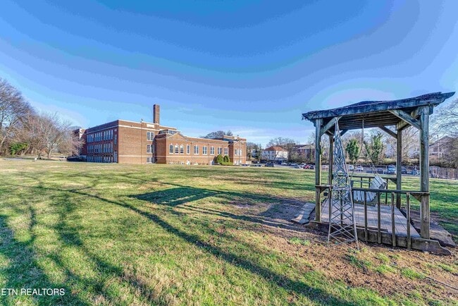 Photo - 523 N Bertrand St Unit 108