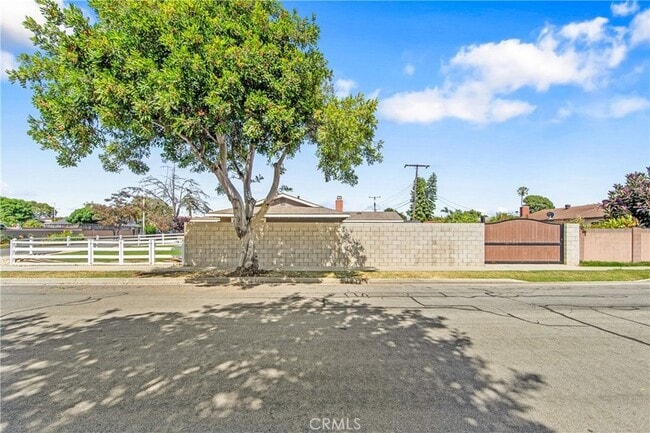Photo - 5892 Meadowlark Dr
