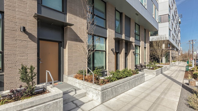 Cascade Apartments Exterior - Cascade