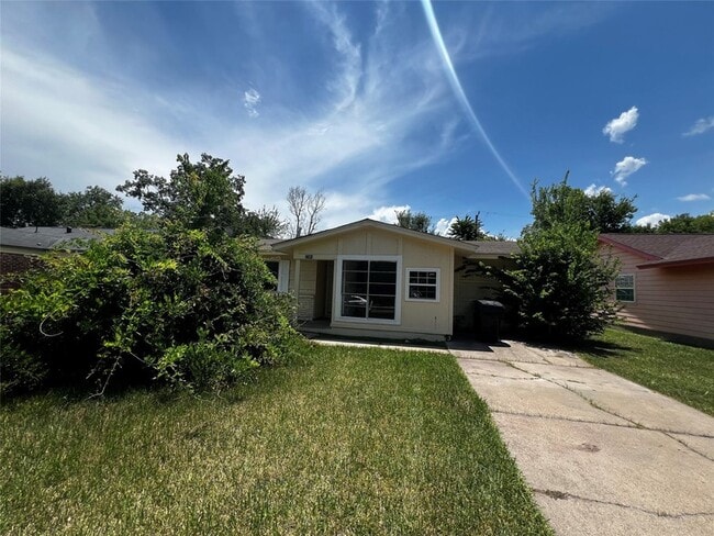 Building Photo - 9306 St Lo Rd