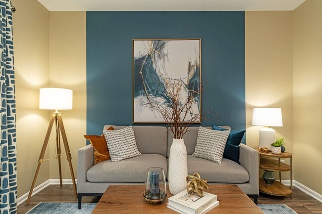 Spacious living room - Cooper Creek