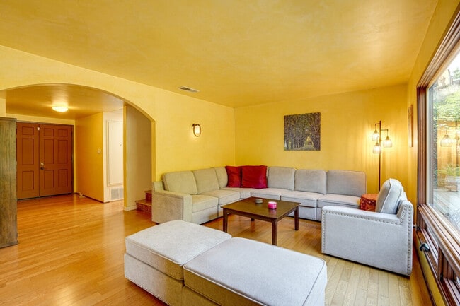 Photo - 714 Crestview Dr Unit ID1305267P