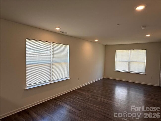 Photo - 2025 Oakdale Rd