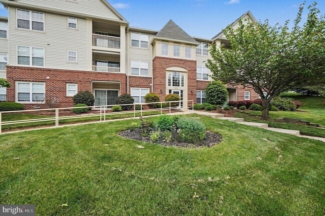 Building Photo - 300G Tall Pines Ct Unit 7