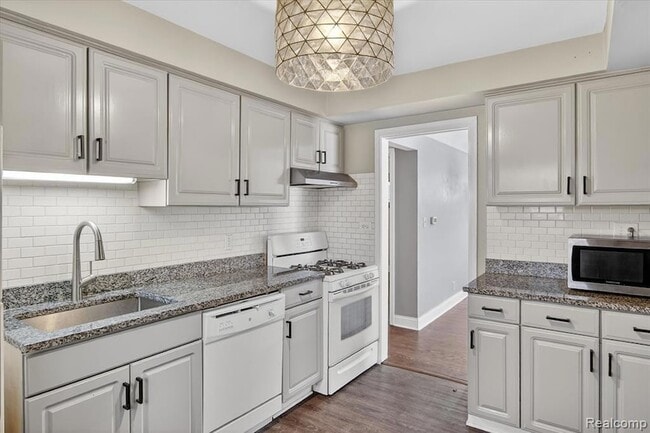 Photo - 13731 Elgin St