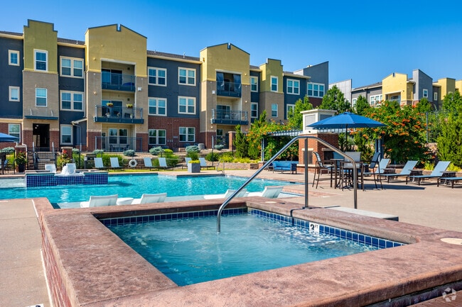 Resort-Style Swimming Pool & Spa - Harvest Station