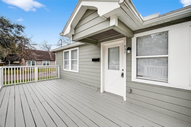 Photo - 521 Alford St