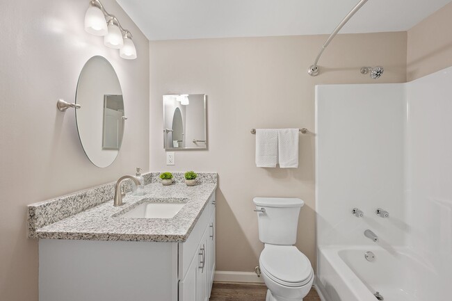 Photo - 860 East