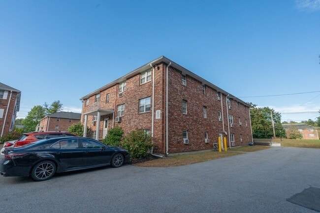 Photo - 424 Great Rd Unit 4