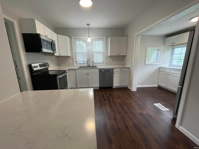 Photo - 600 E 1st St