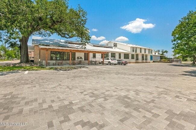 Building Photo - 301 S Toulme St Unit 103