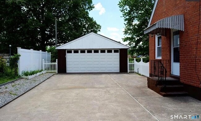 Photo - 122 Oberlin Rd