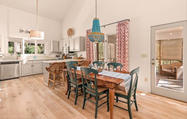 Photo - 2415 The Haul Over Unit ID1353799P