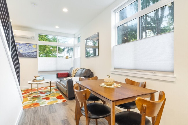 Photo - 9413A Roosevelt Way NE Unit ID1035915P