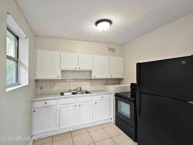 Photo - 1337 W 23rd St