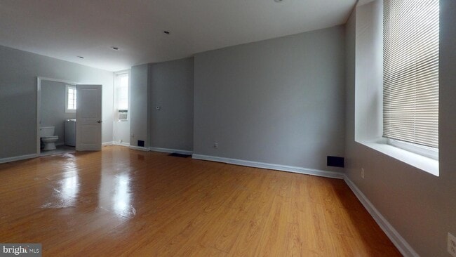 Photo - 125 W Rittenhouse St