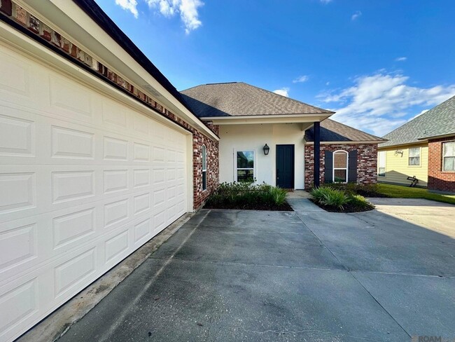 Photo - 10723 Hillbrook Ave