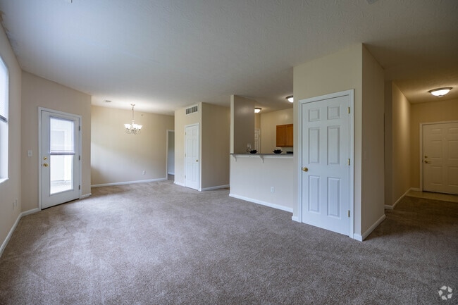 1BR, 1BA - 890SF - Living Room - The Legends at Steeplechase