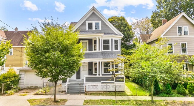 Building Photo - 72 4th St Unit 1