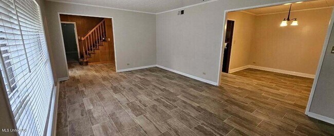 Photo - 2083 Martin Rd