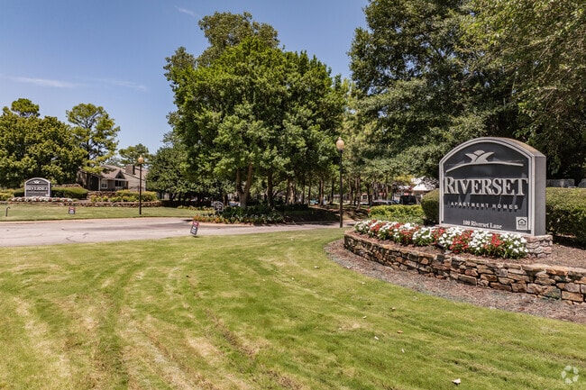 Photo - Riverset Apartments
