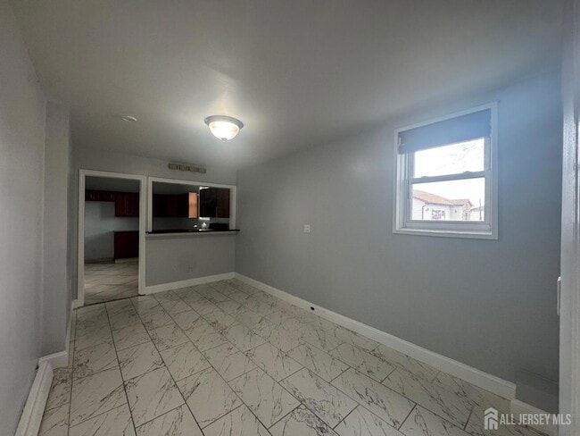 Photo - 556 Roosevelt Ave Unit 1