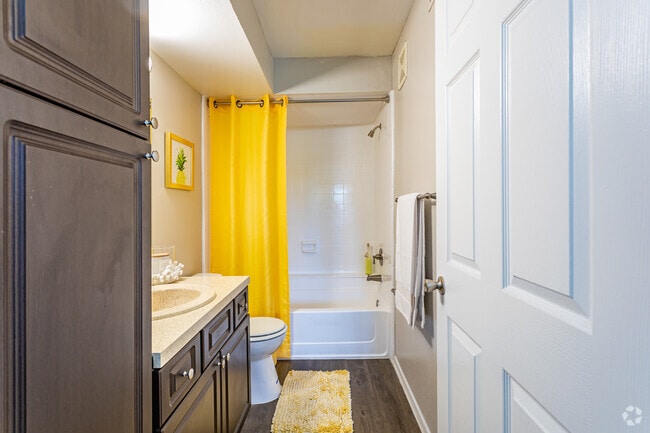 2BD, 2BA - 1000 SF - Harbour Pointe Apartment Homes