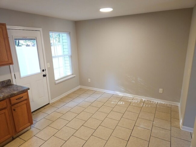 Photo - 705 Crestland Ave Unit B5