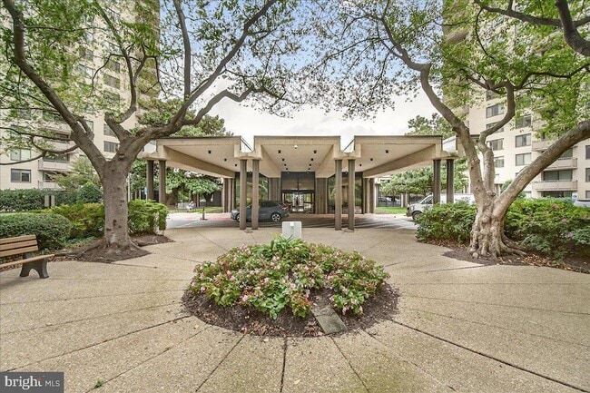 Photo - 5225 Pooks Hill Rd