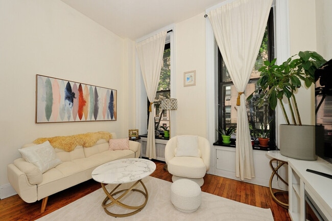 Building Photo - 126 E 39th St Unit SI ID1323901P