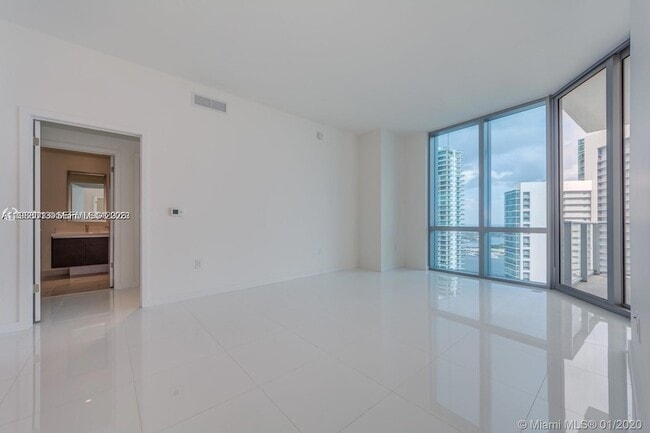 Photo - 851 NE 1st Ave Unit 4007