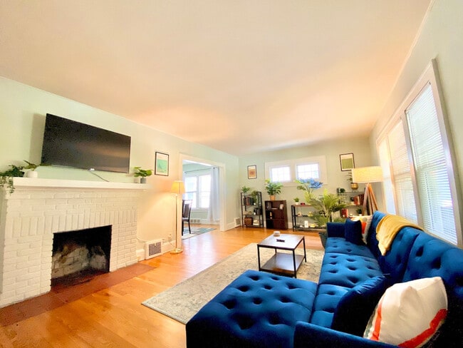 Building Photo - 2214 Lee Rd Unit ID1057676P