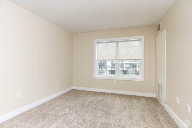 2BR, 2BA - 1,026 SF - The Oxford - The Lane