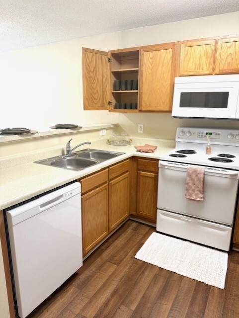 1BR, 1BA - 850SF - Kitchen - Stonecrest