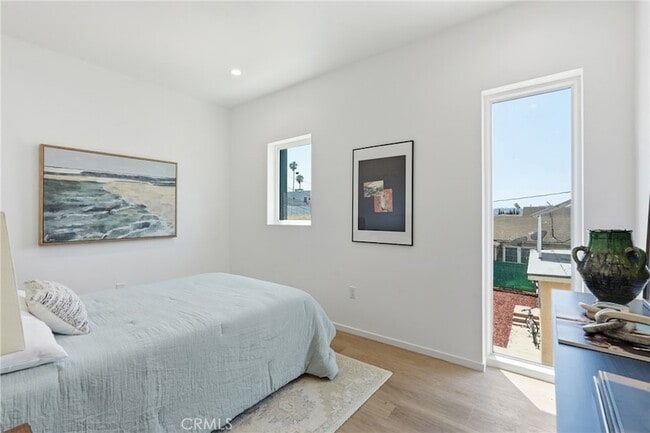 Photo - 1430 Cloverdale Ave