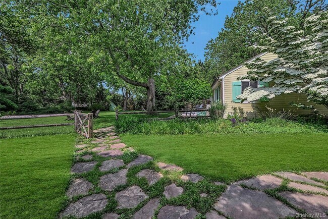 Photo - 400 Town Creek Ln