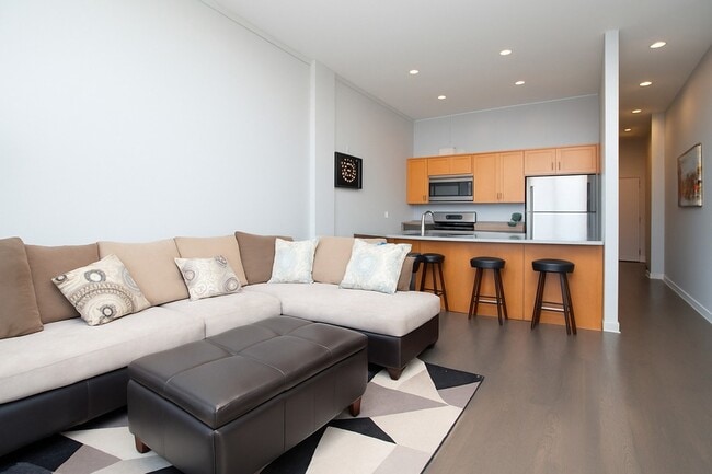 Photo - 1540 W Fullerton Ave Unit 405